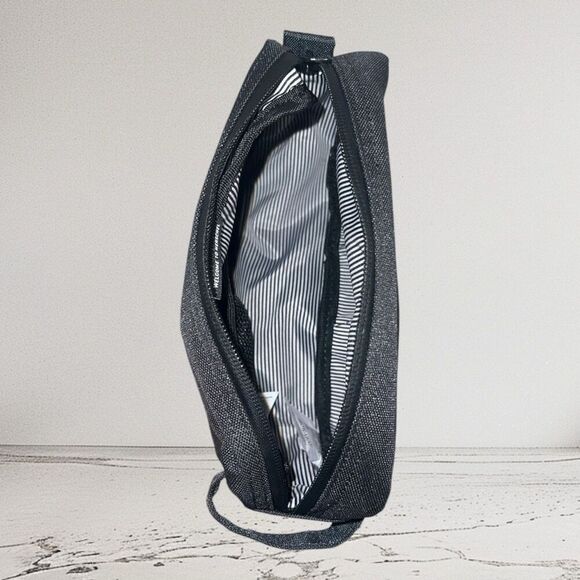 ✨Herschel Chapter Travel Kit | Small - 3L✨ - Picture 6 of 11